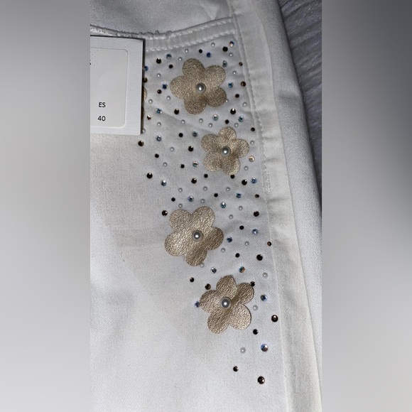 Cristina Barros Women's White Floral Embroidery Jeans - Straight Leg Cotton - Picture 8 of 9